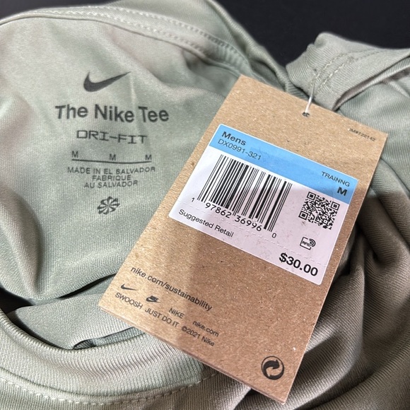 The Nike Tee Training DRI-FIT crewneck muscle, Swoosh logo, athletic,lightweight - Picture 2 of 8